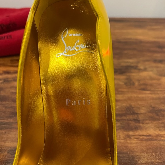 Christian Louboutin Hot Chick Pumps AVAILABLE TILL 06/06 - Picture 6 of 8